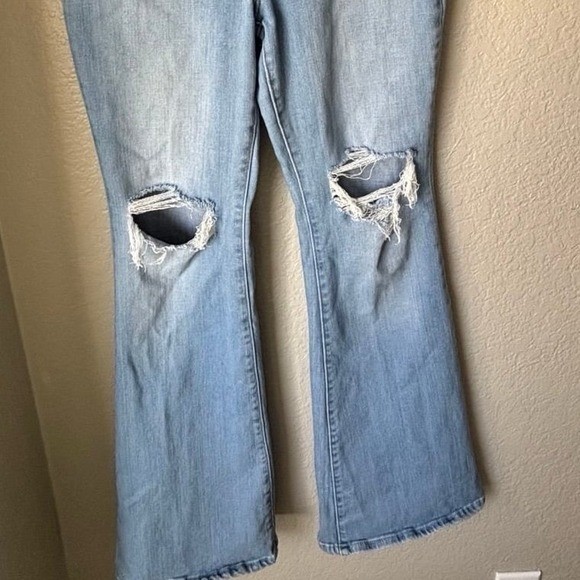Levi’s 726 High-Rise Flare Size 29