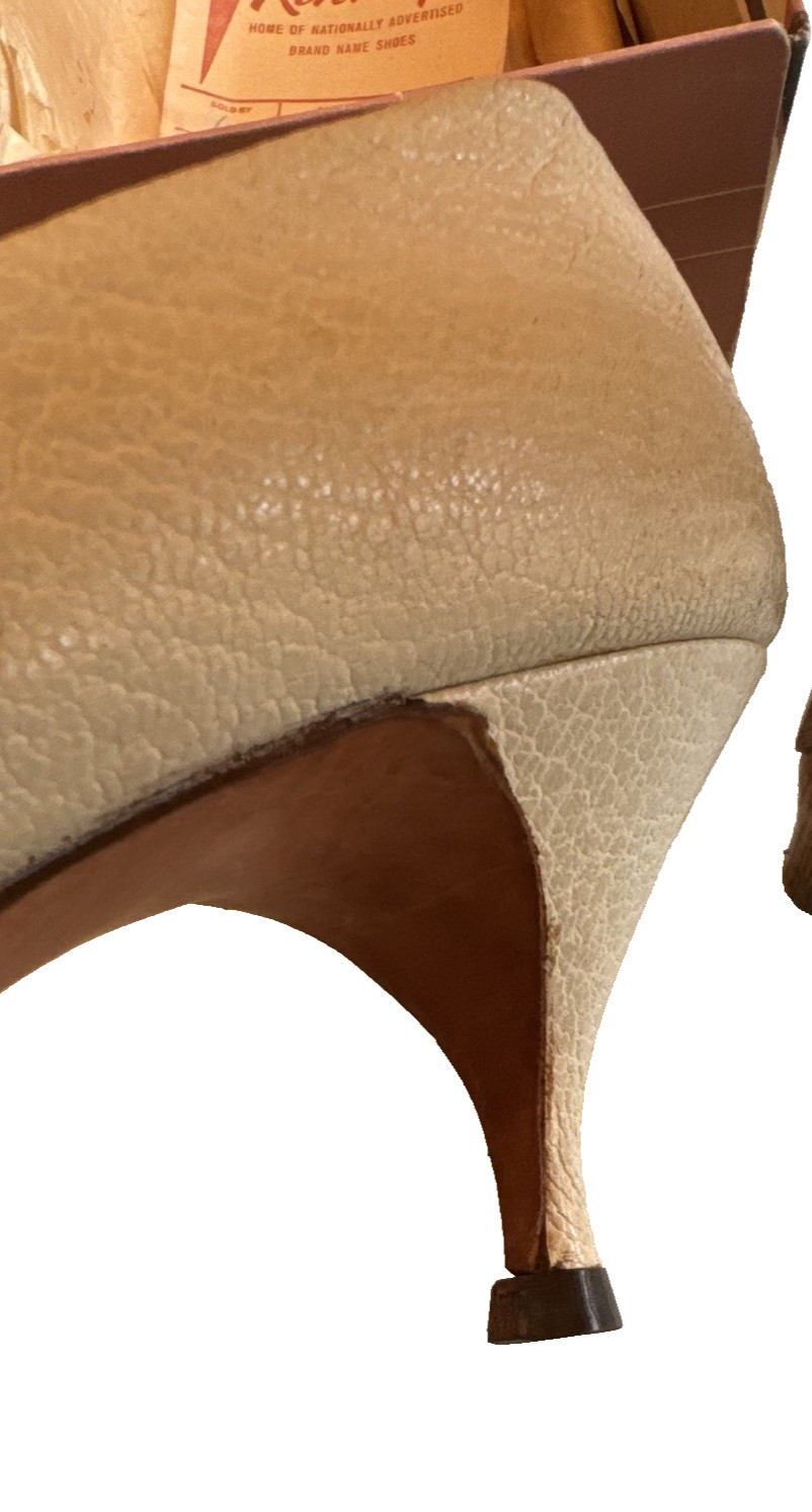 Enzel Womens Pumps Heels 6.5 N Beige Textured Pointed Toe Stiletto Slip On
