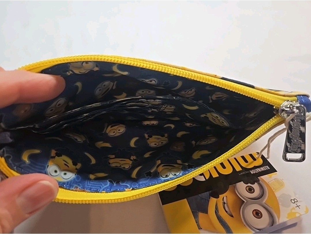 Loungefly MINIONS Bananas Wallet Wristlet New 7.75″x4″ Soft Sided