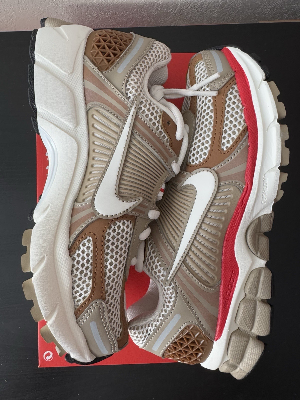 Nike Zoom Vomero 5 ‘Khaki Fire Red’ HV0826-247 Women’s 6 No-Lid