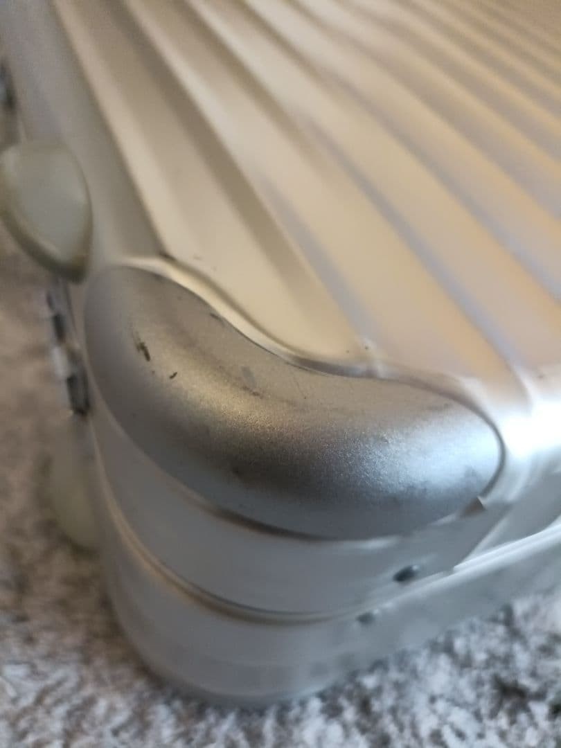 First come, first served! Rare 2013 model RIMOWA attaché case, aluminum silver.