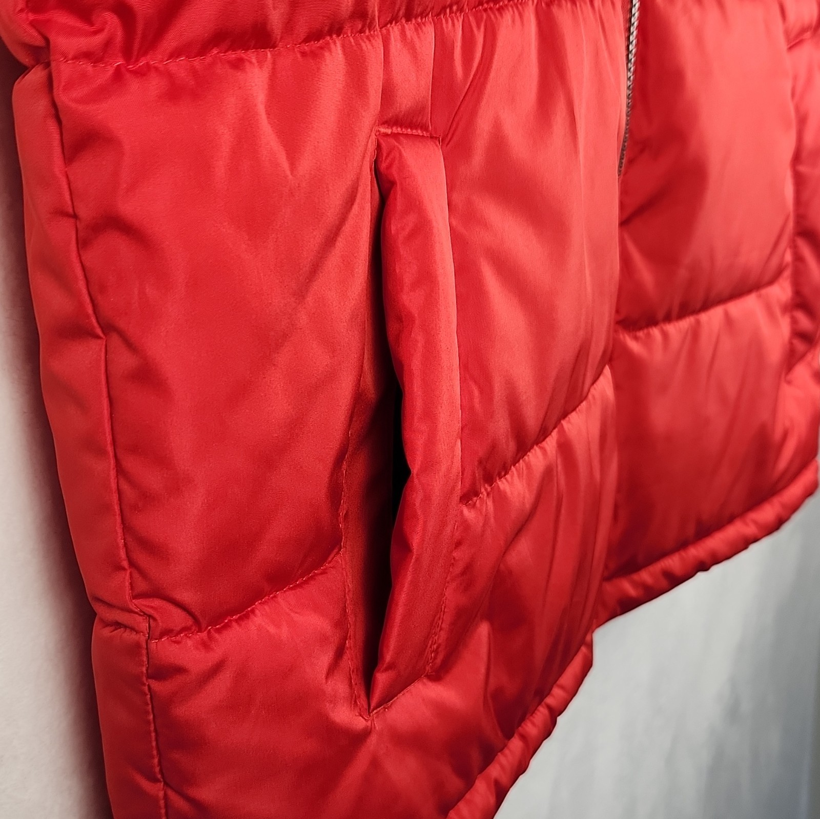 US Polo Assn. Men’s Puffer Vest, Red with Navy Blue Lining Zip Up Size XL