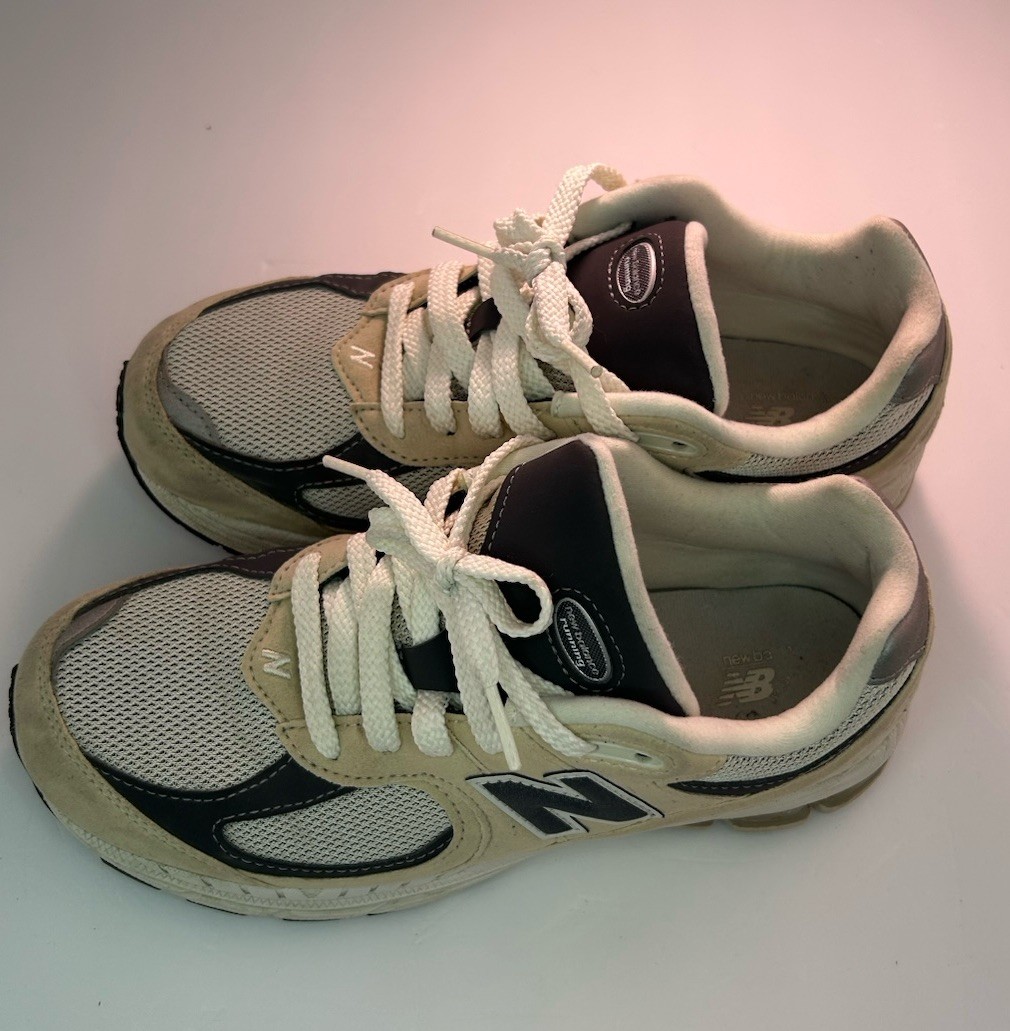 KIDS NEW BALANCE Cream 2002R GRADE-SCHOOL boys size US 6 GC2002FA
