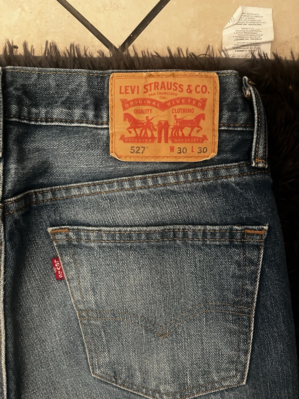 Levi’s Men’s 527 30×30 Bootcut Slim Fit Low Rise Medium Wash Blue Denim 5-Pocket