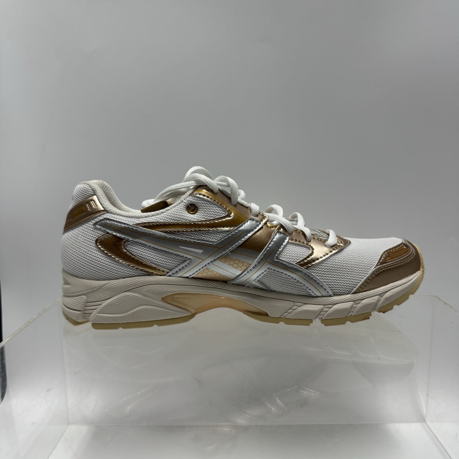 Brand New Asics Gel-DS Trainer 14 1203B102-100 White Silver Gold Men Size 8.5