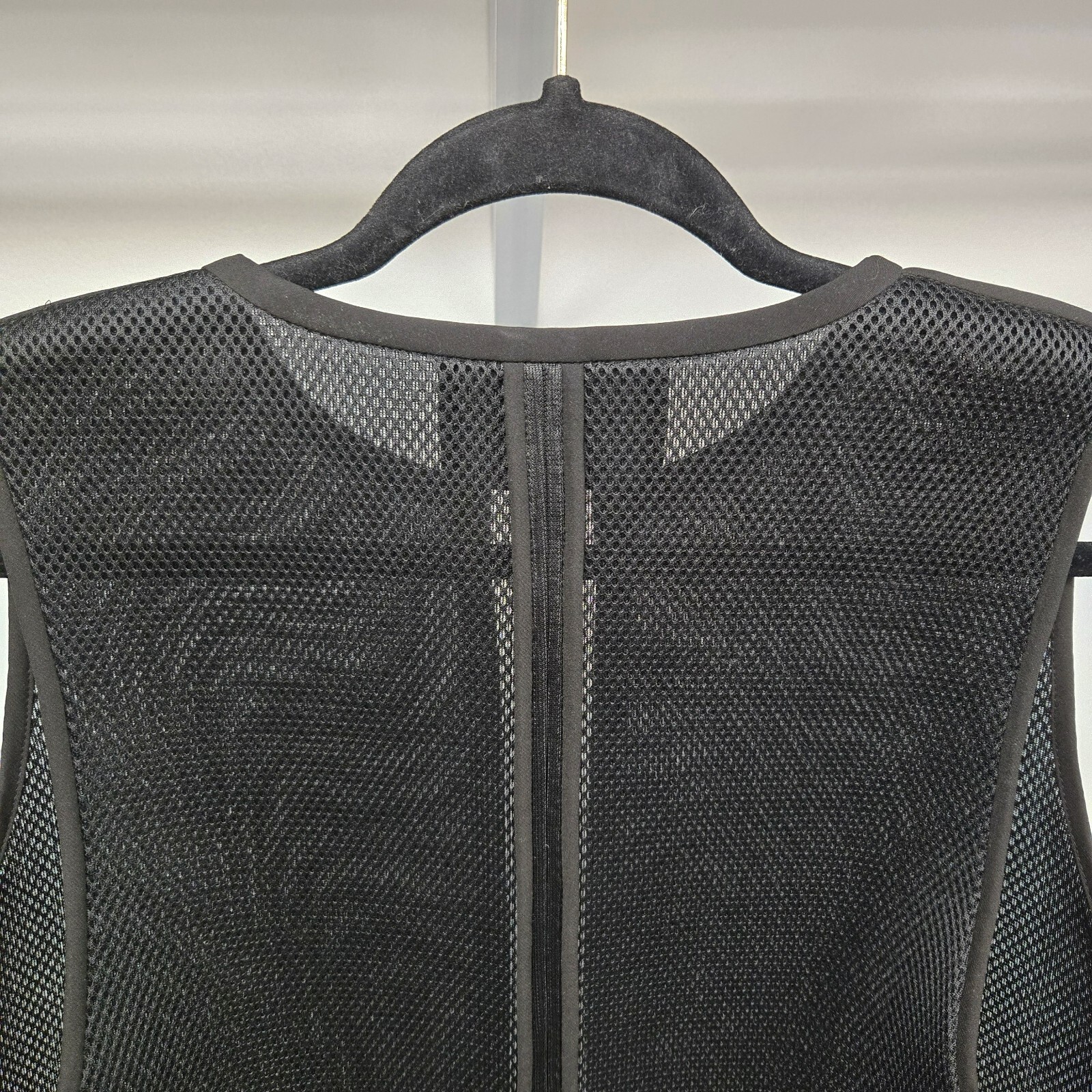 LAFAYETTE 148 Structured Mesh Vest With Clean Lines and Pockets Black Size P