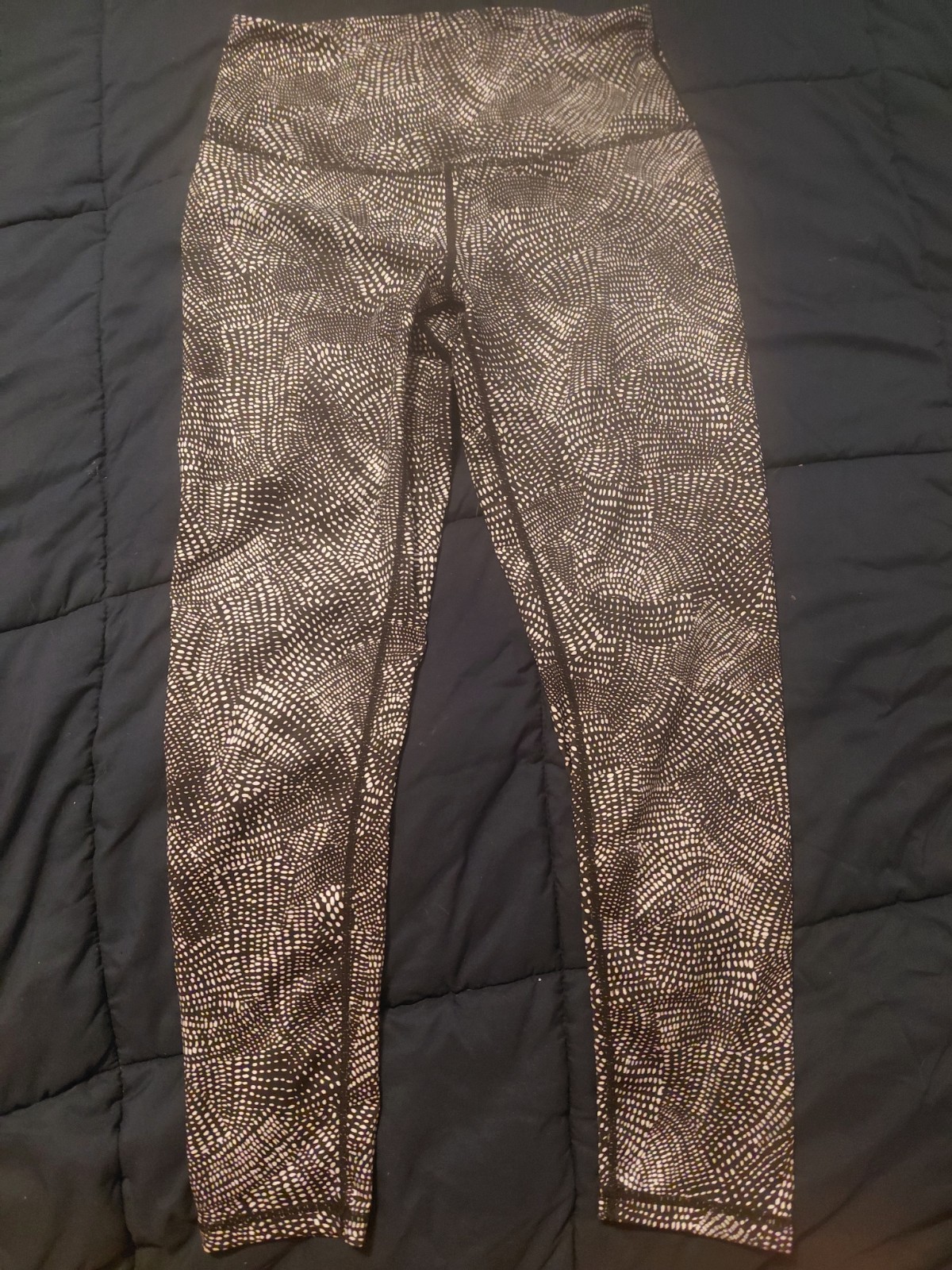 Z by Zella Activewear leggings Black And White Geometric Dots Design Size Small