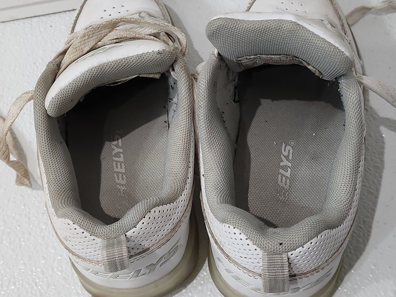 Heelys Premium 1 Lo Light Up Rechargeable Skate Shoe Youth Size 4 + Dual Charger