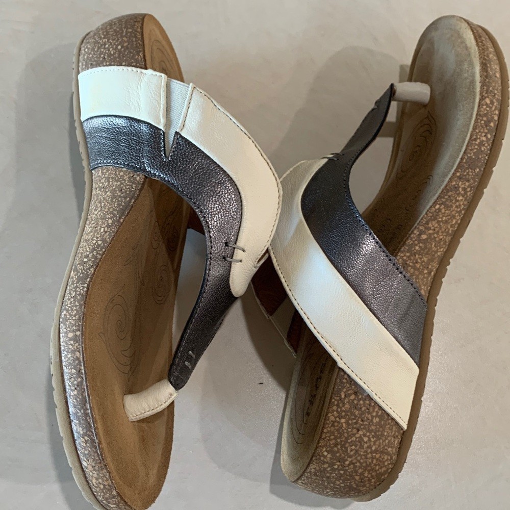 Taos Cream Silvery Gray Sandals Size 7-7.5 Comfort Wedge Shoes