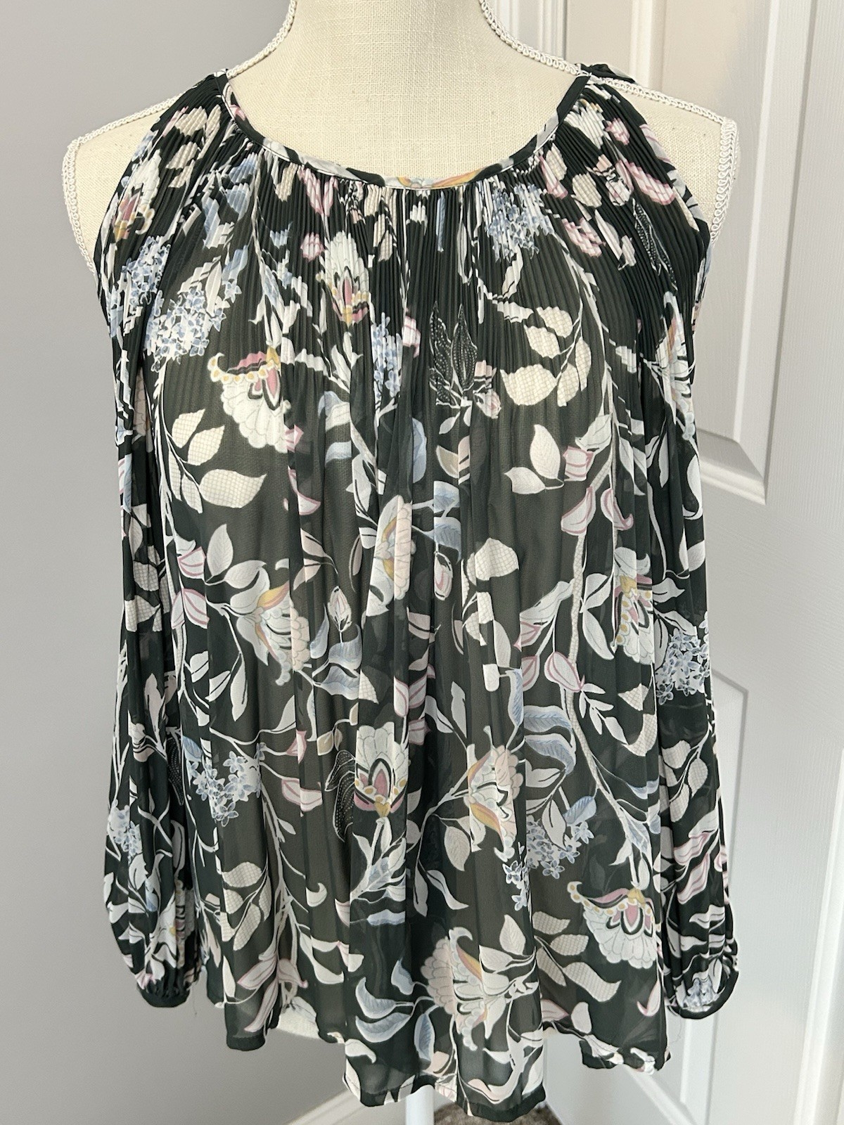 LAUREN CONRAD~MEDIUM~MULTICOLOR FLORAL COLD SHOULDER FLOWY BOHO PEASANT L/S TOP