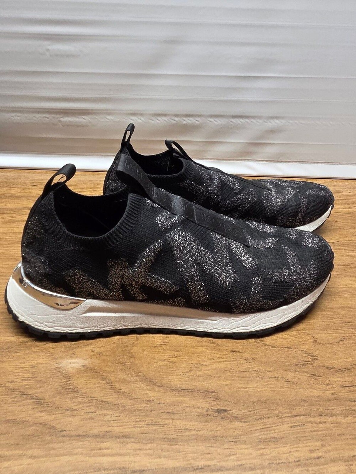 MICHAEL Michael Kors Bodie Slip-On Sneakers Black/Silver Metallic Logo Knit – 9M