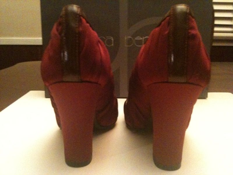 $130 JESSICA BENNETT Galena Ruched Satin Heels NEW ~ Burgundy Size 6.5