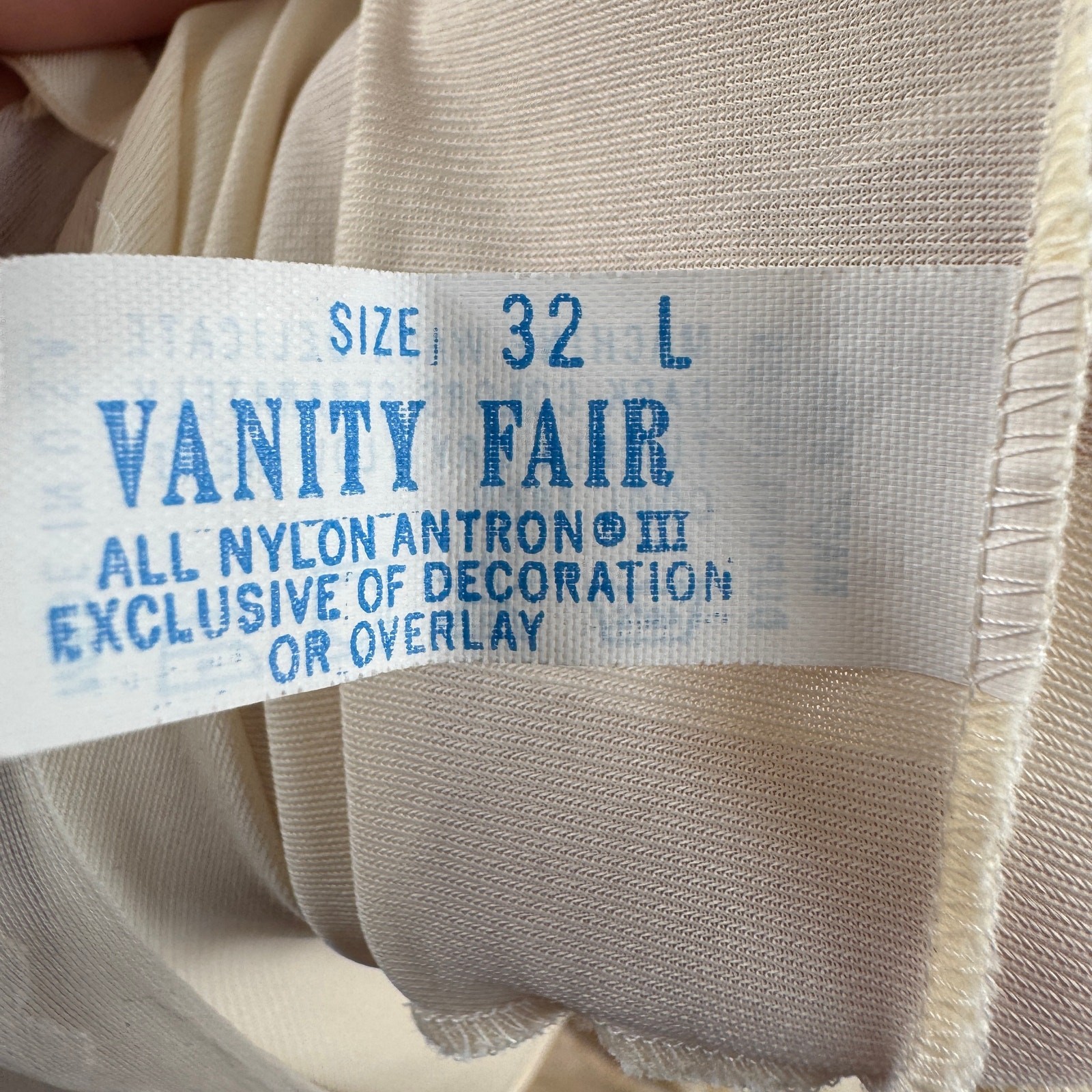 Vintage Vanity Fair 70s Ivory Lace Full Slip Dress 32L Coquette Nylon Lingerie