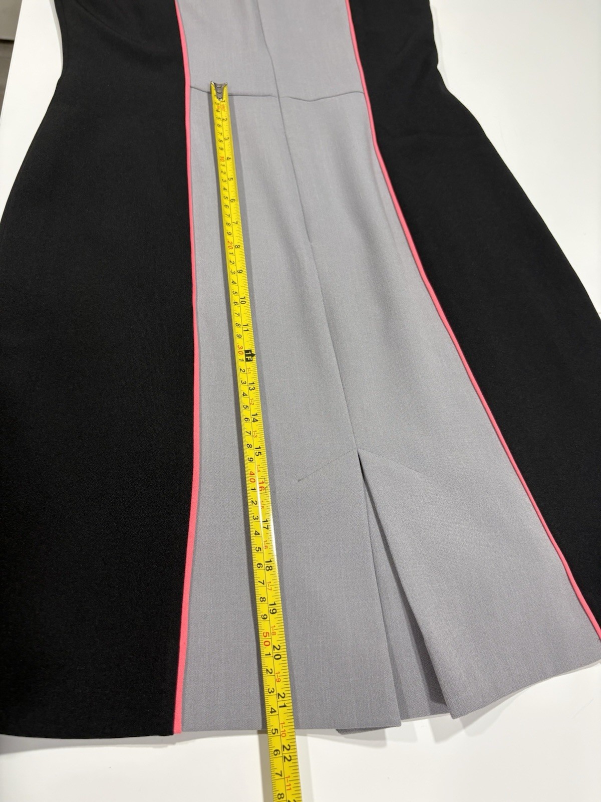 Tahari Arthur Levine Dress Size 8 Colorblock Sheath Sleeveless Gray Black pink
