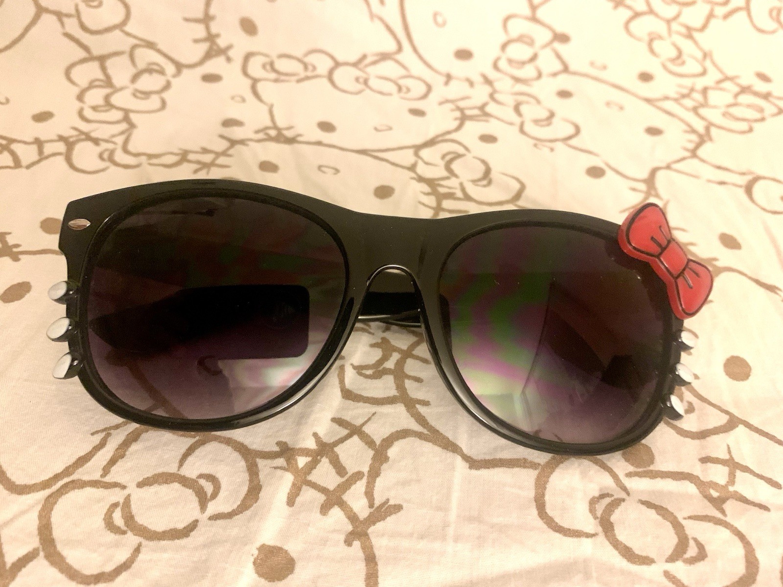 Hello Kitty Novelty Cat Eye Sunglasses Black Plastic Frame Purple Gradient Lens