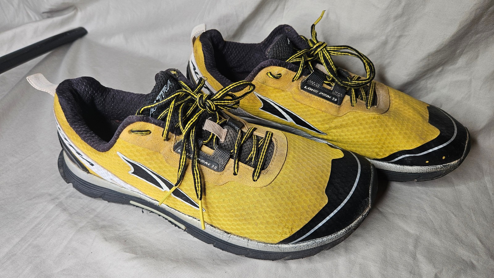 Altra Lone Peak 2.0 Trail Running Shoes Mens SZ 12 Yellow Black Walking Seakers