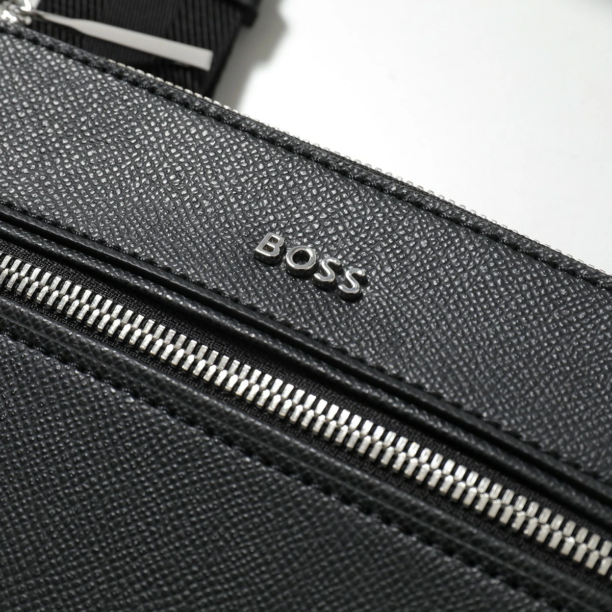 HUGO BOSS Daxter Envelope Shoulder Bag Men’s Eco-Leather Metal Logo Bag 001