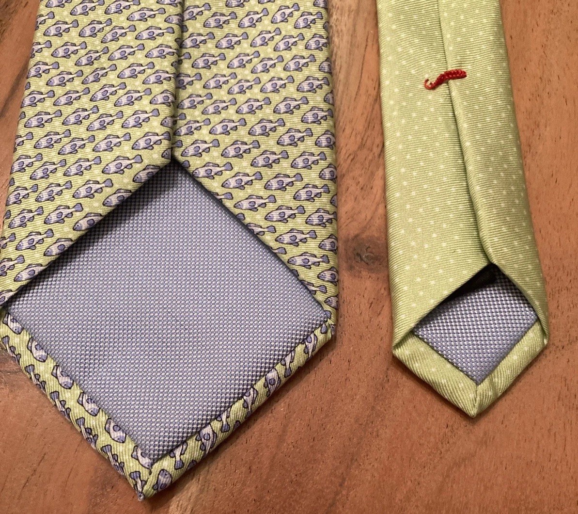 Tommy Hilfiger Green Silk Tie Blue Fish Pattern 3.25″ x 59″ | T880