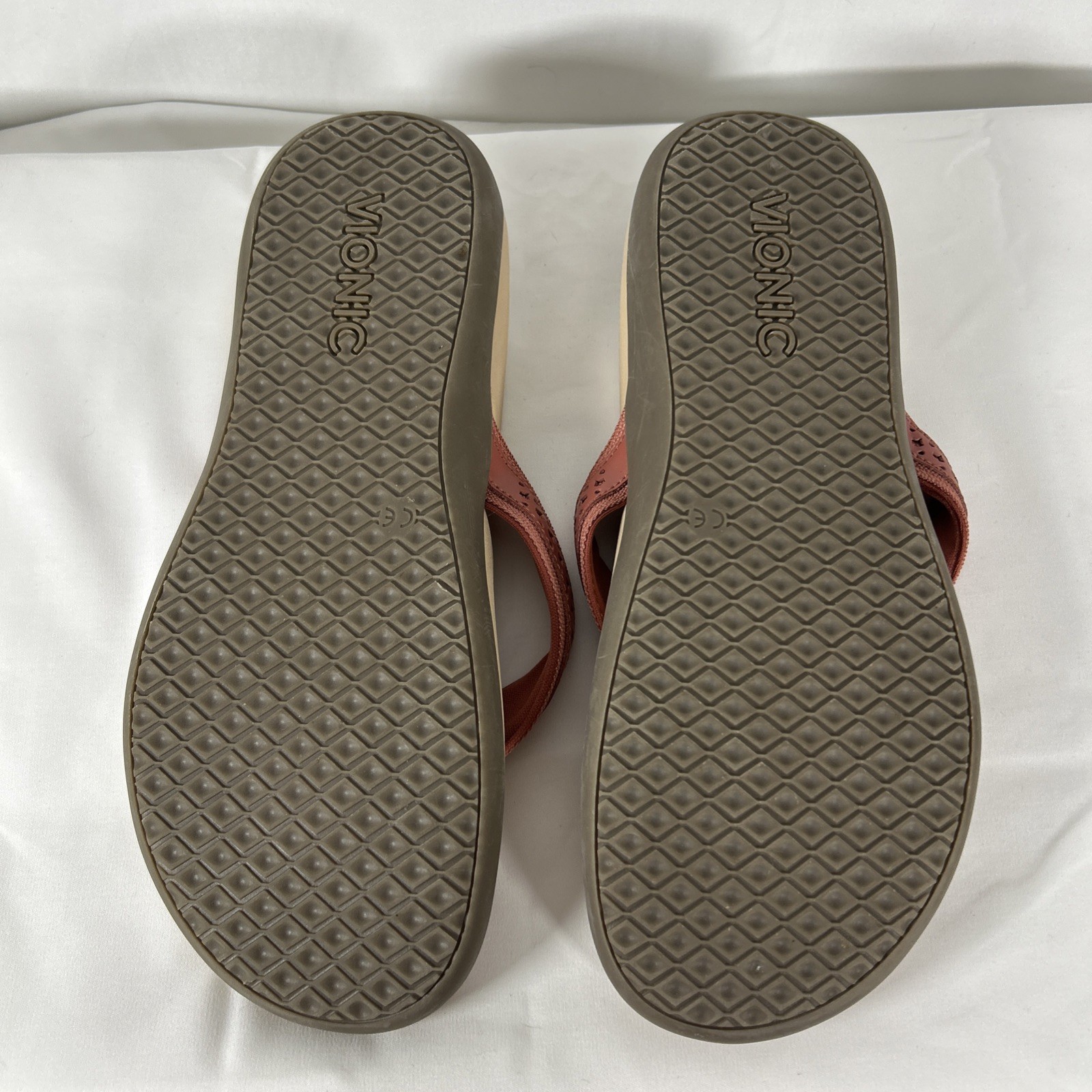 Vionic Womens red tide perfit flip flop sandal size 9US/7UK