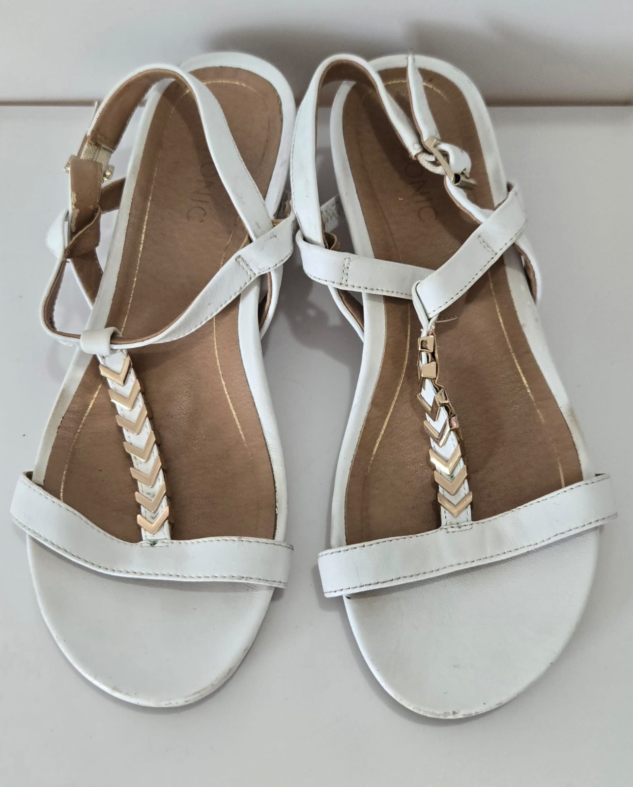 Vionic White Leather T-Bar Wedge Sandals Gold Chevron Detail Size 6.5M Worn