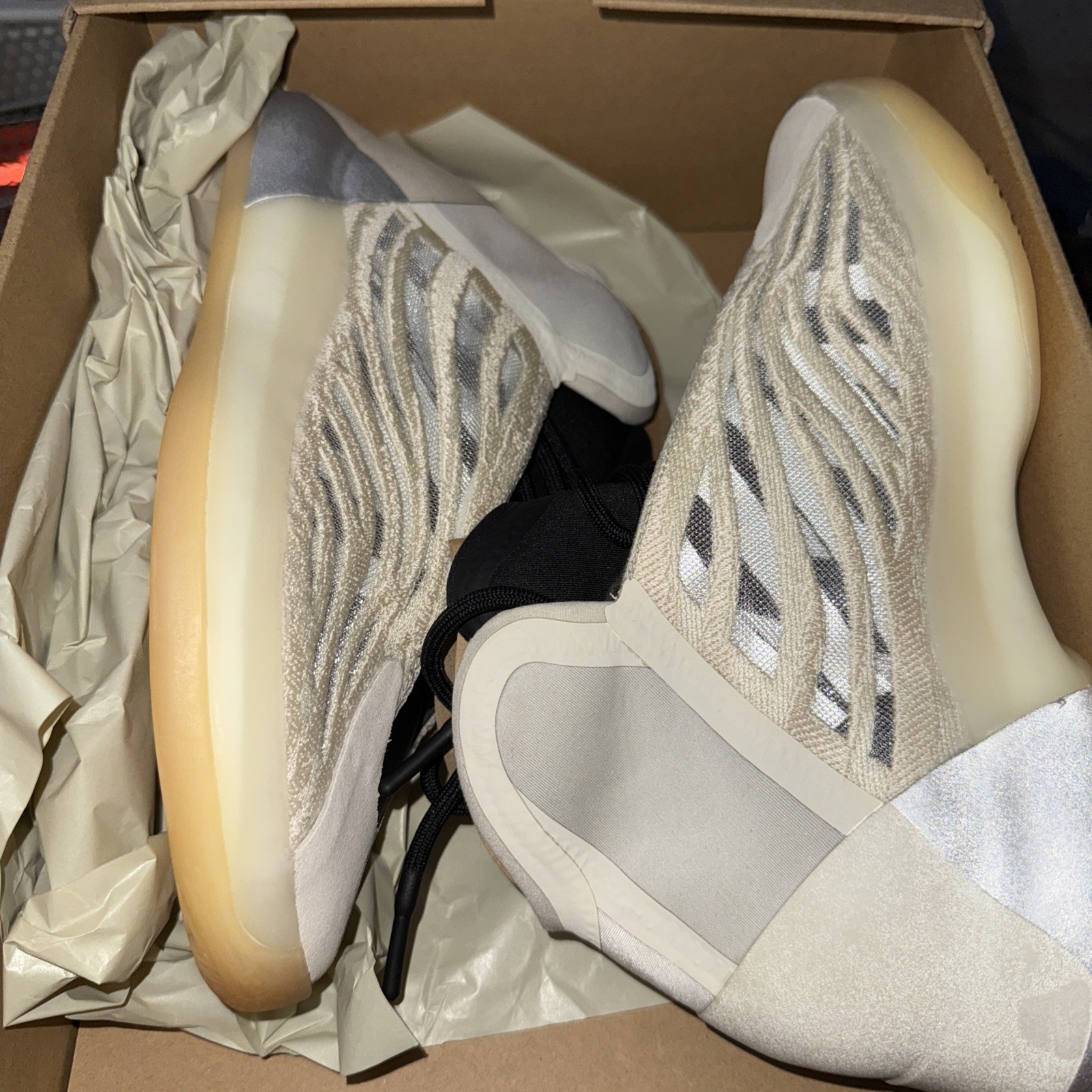 adidas Yeezy Qntm Basketball size 10.5 M Beige Sneakers Athletic Shoes HQ2085