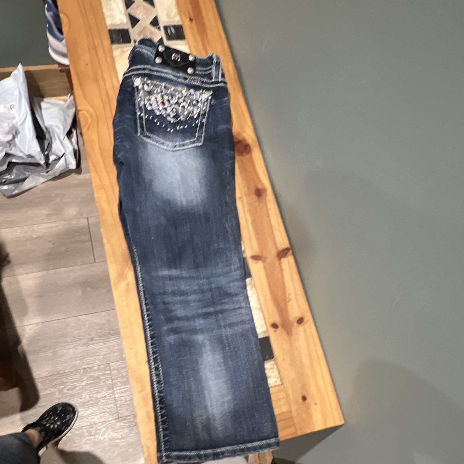 Miss Me Women’s Blue Medium Wash Capri Jeans Embellished Embroidered 5-Pocket