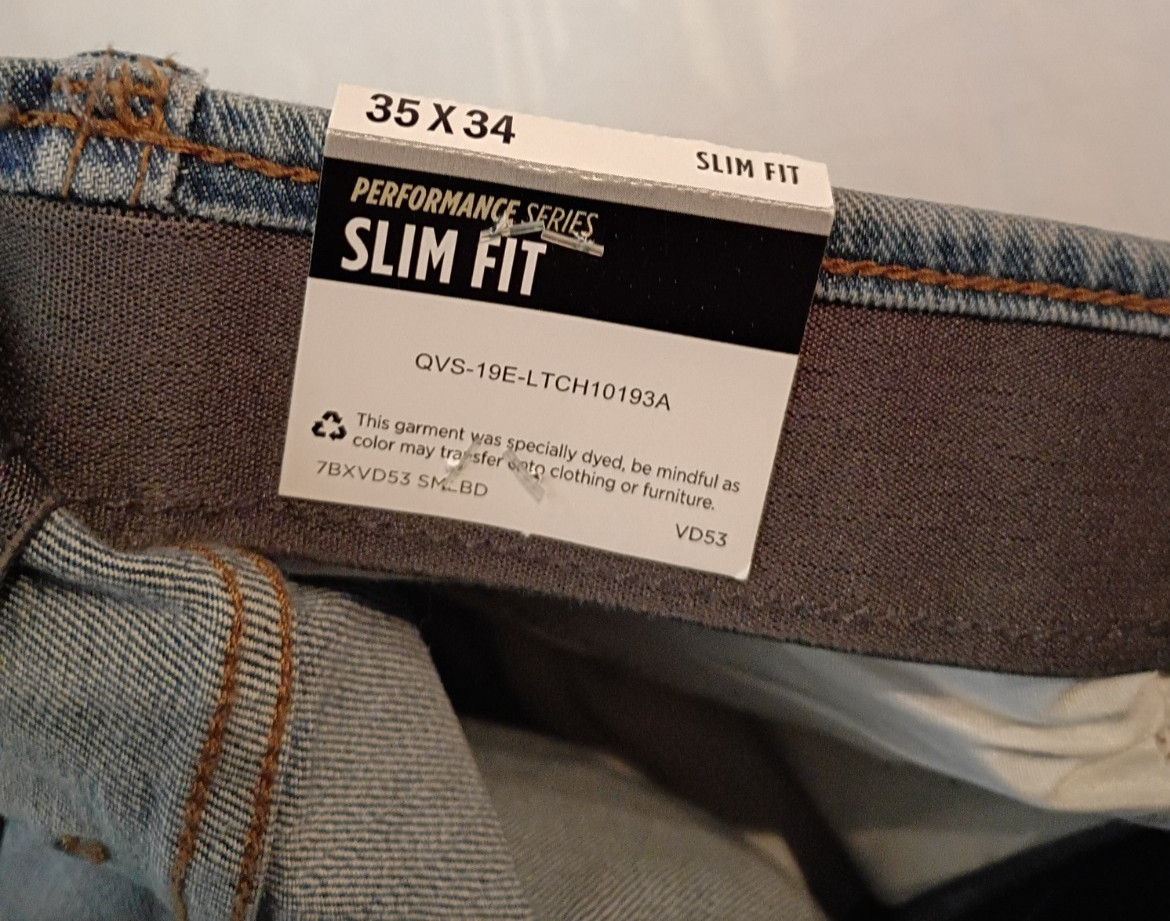 NWT Lee Men’s 35×34 Extreme Motion Slim Fit Denim Blue Jeans Gusseted Crotch