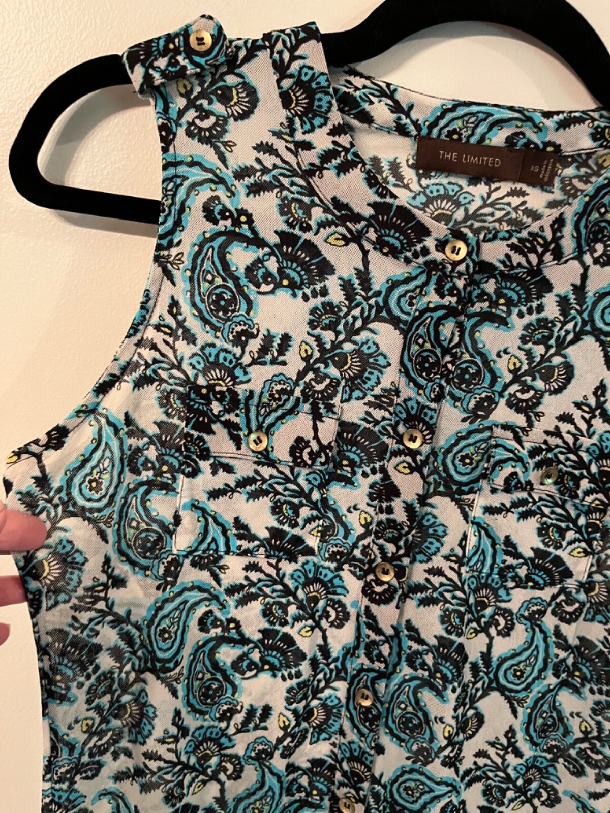 THE Limited Paisley Floral Multicolor Sleeveles Blouse Top Button Accent Boho XS