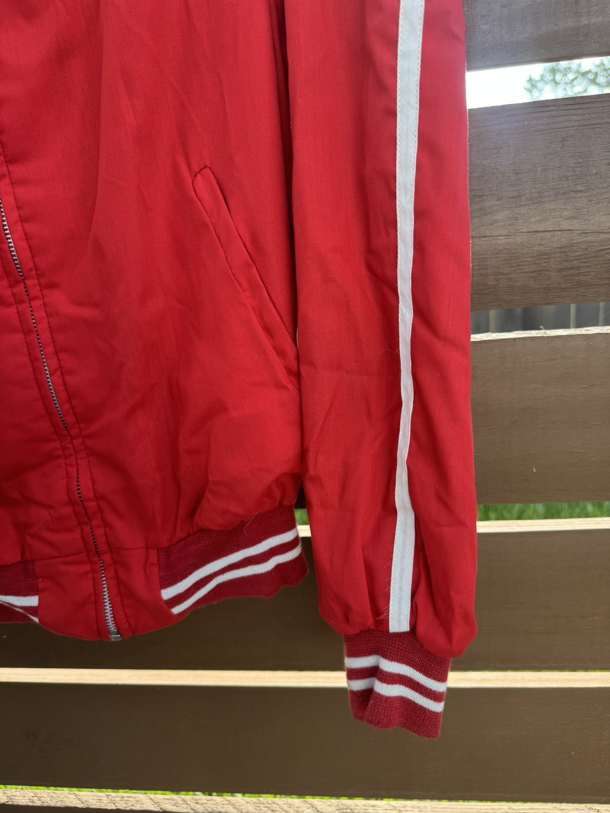 Vintage Cardinals baseball jacket Logo M embroidered, white stripes sleeves ￼