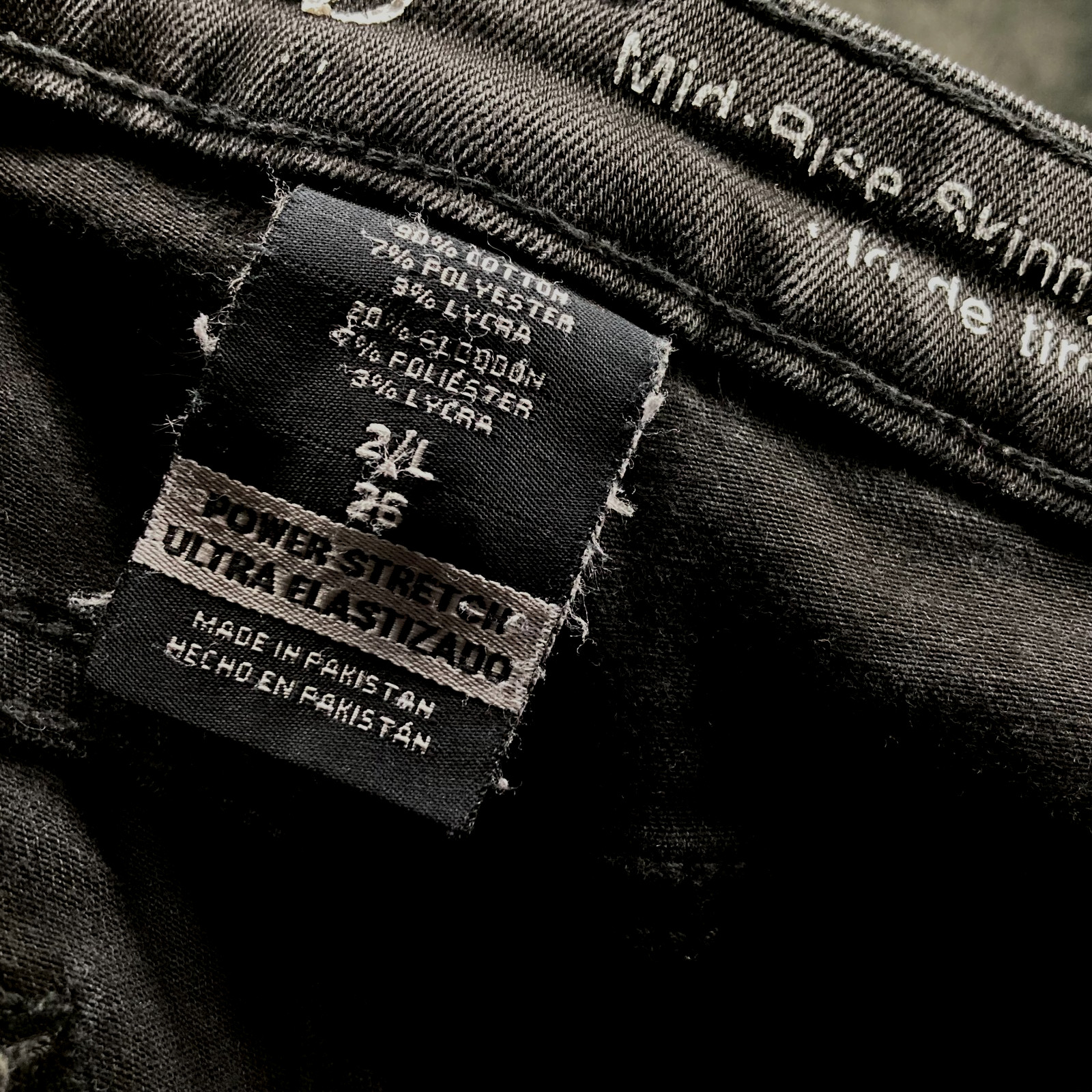 Mossimo womens skinny jeans size 2 Long power stretch charcoal wash mid rise