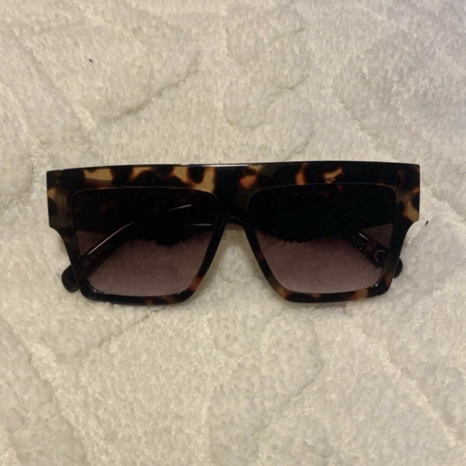 Women’s Oversized Square Tortoise Shell Sunglasses Brown Gradient Tinted Lenses