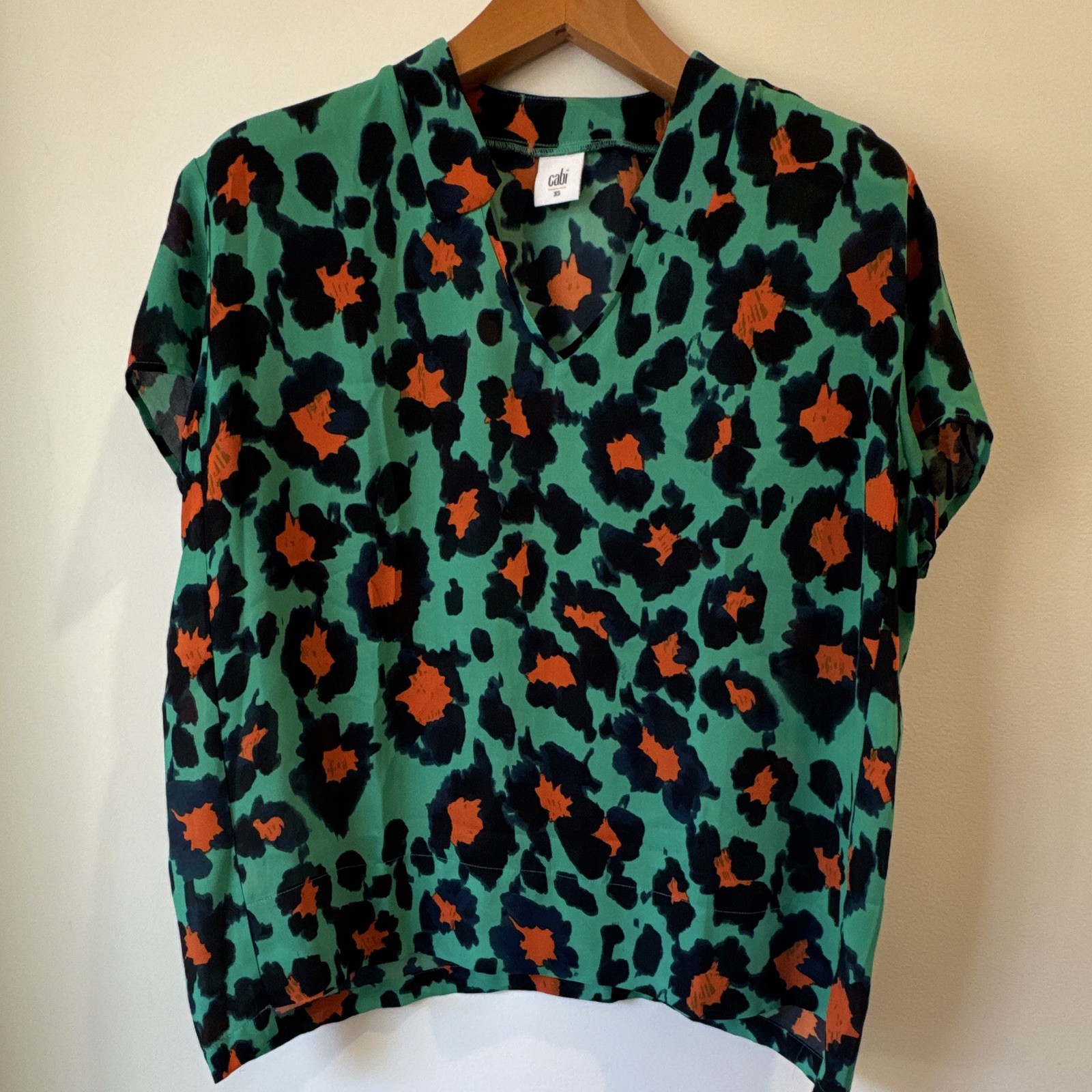 CAbi Chiffon Polyester Animal Print V-Neck Cap Sleeve Blouse Green XS