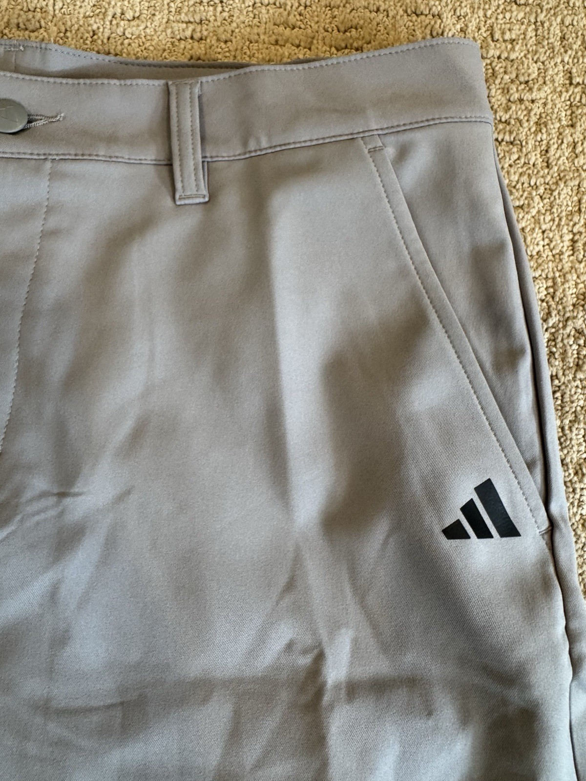 NEW Men’s Adidas Size 32 Gray Flat Front Golf Shorts 9″ Inseam