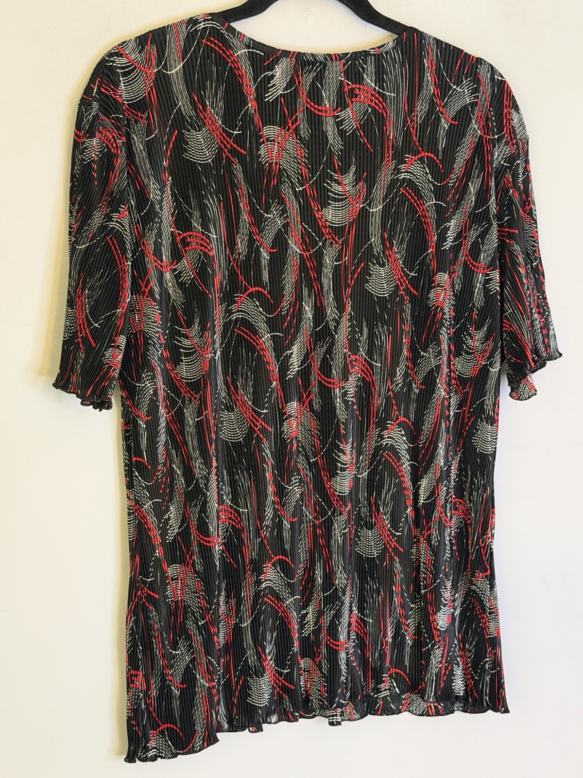 Classics Women’s Pleated Blouse Top Black Red White Abstract Print Size 20 22