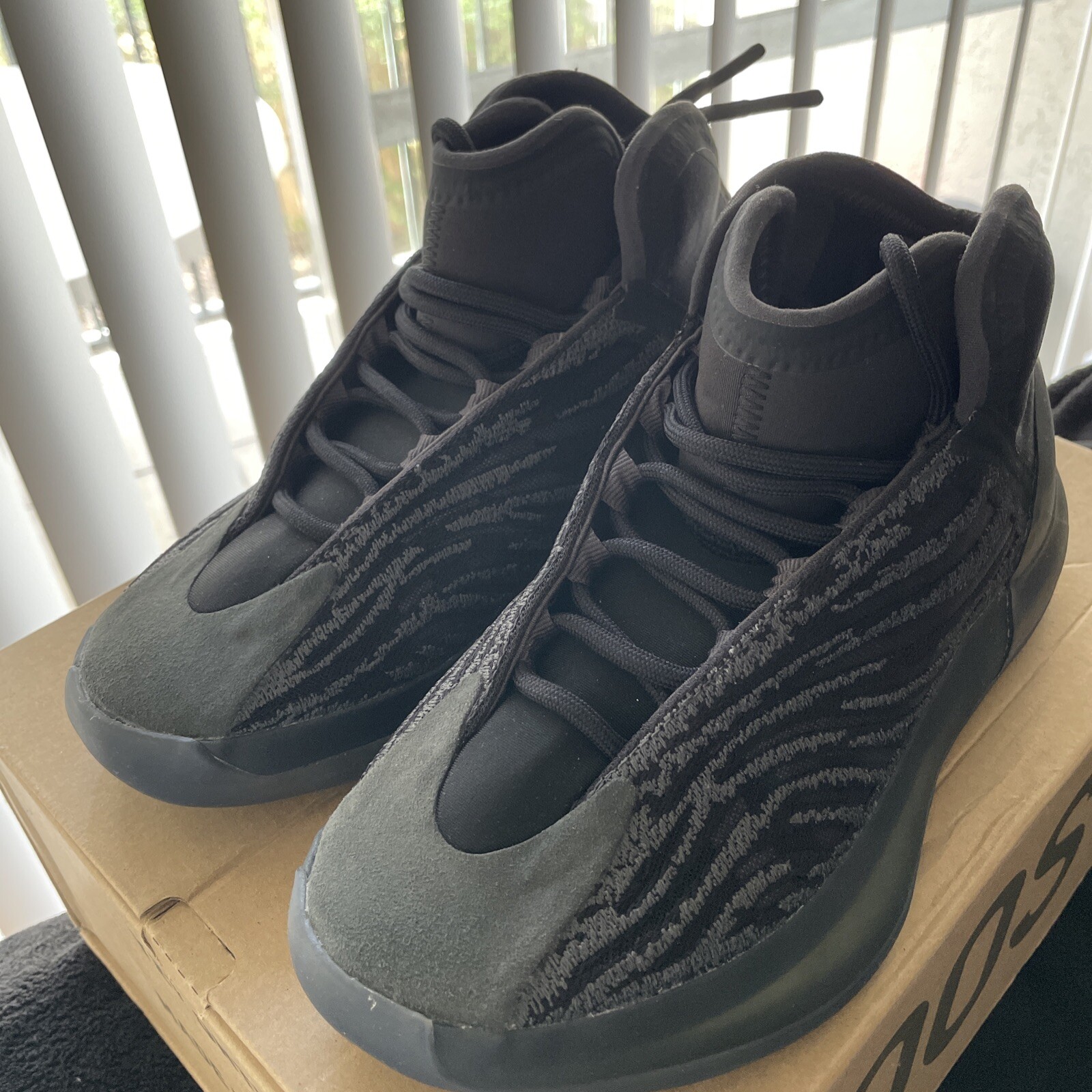 Size 6.5 – Yeezy QNTM Onyx