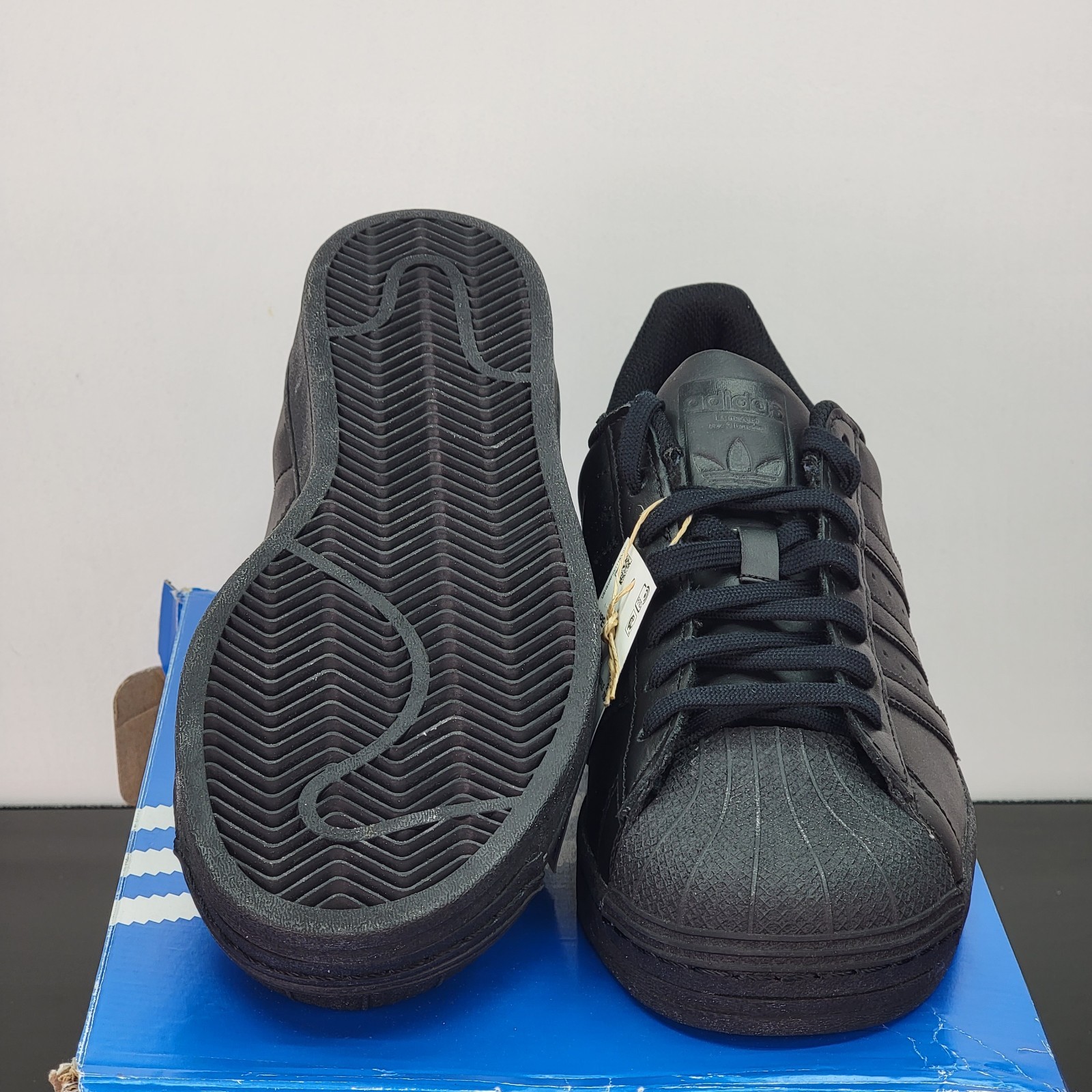 Adidas Superstar Men’s Size 10 Athletic Shoes Black Casual Footwear Sneakers