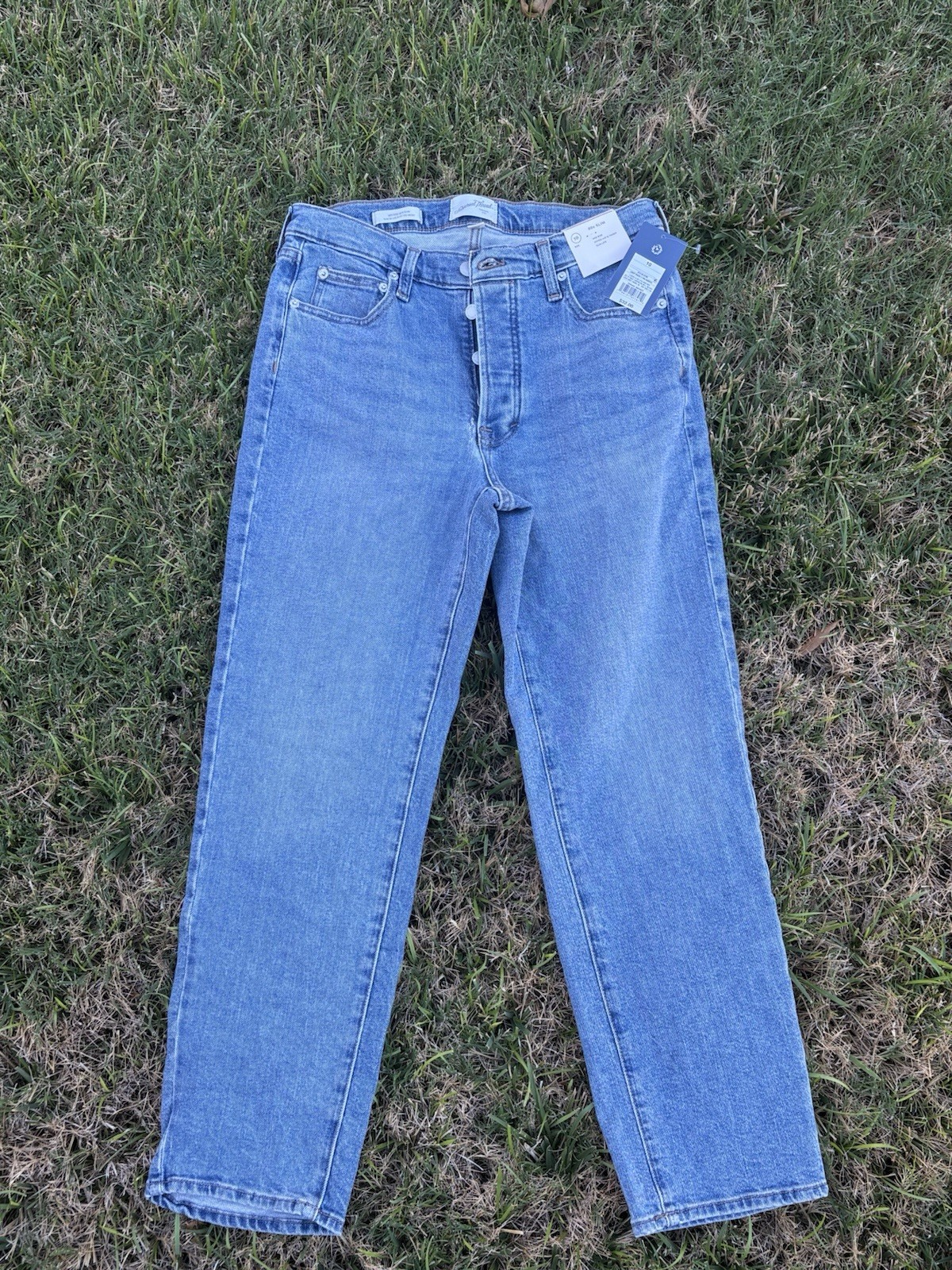 NWT Universal Thread, Button fly, Mid-Rise 80s, Slim leg, Women’s 10 Reg