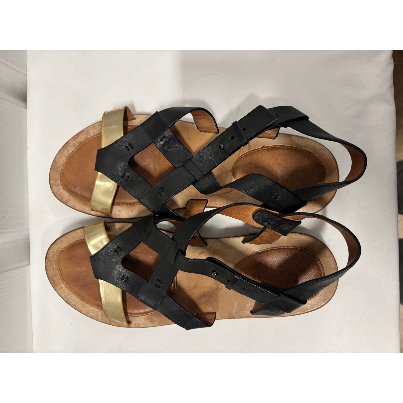 Gentle Souls Black Leather Gladiator Sandals Gold Toe Strap Size 10M