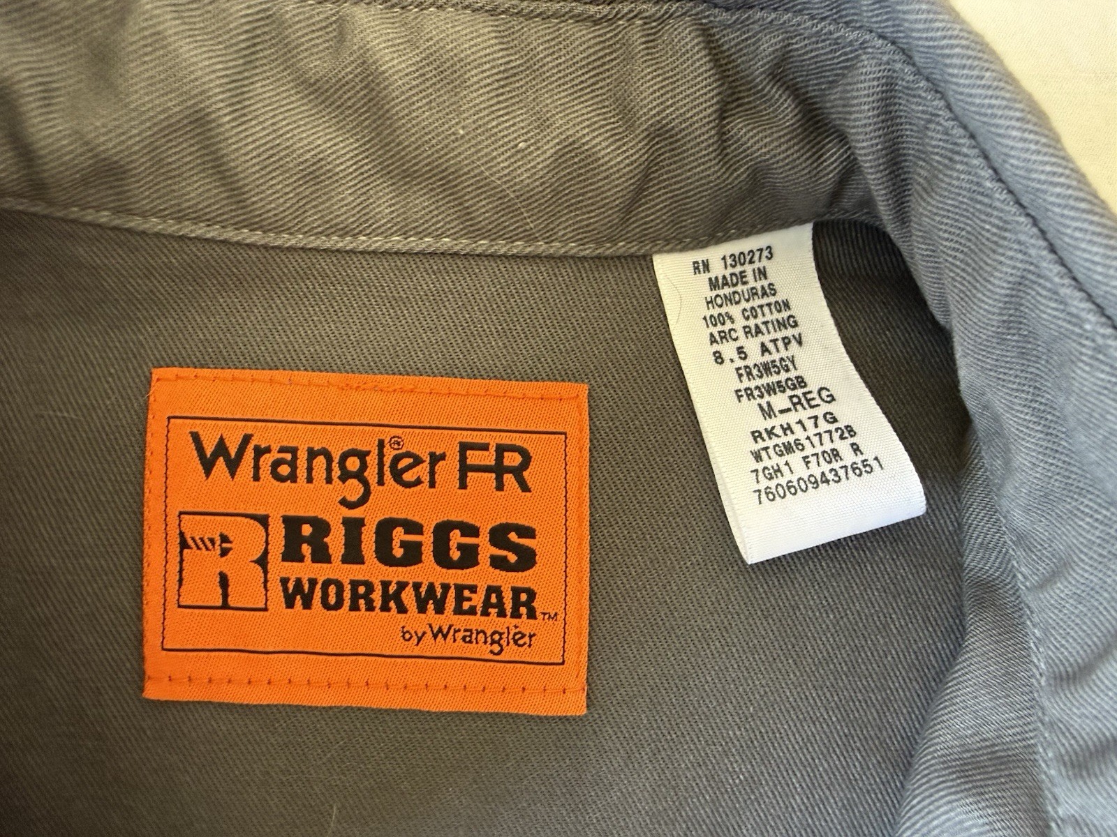 Wrangler Men’s FR Shirt Size Medium, Grey, Button-Up, Riggs Workwear