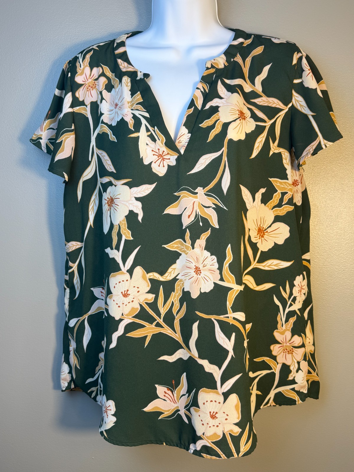 Maurices Green Floral Flutter Sleeve Blouse Women’s Large
