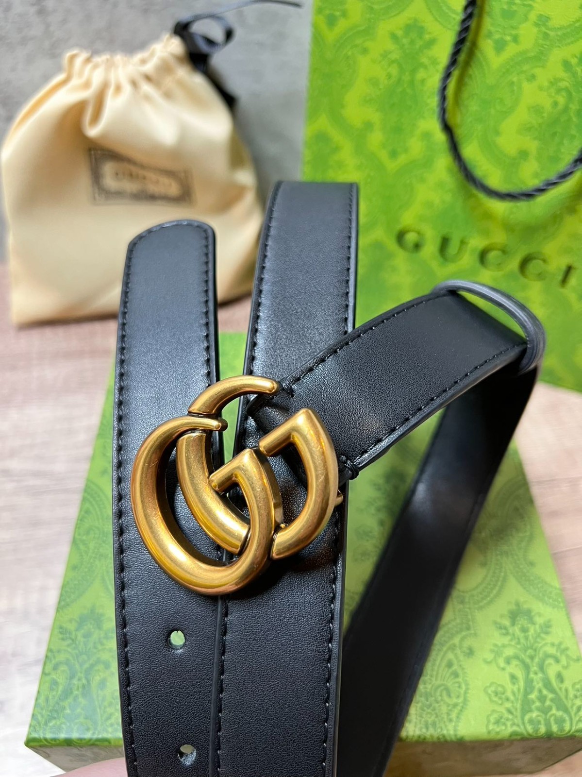 GUCCI BELT BLACK LEATHER 100% AUTHETNIC GOLD BUCKLE M SIZE WOMEN’S CLASSIC ITALY