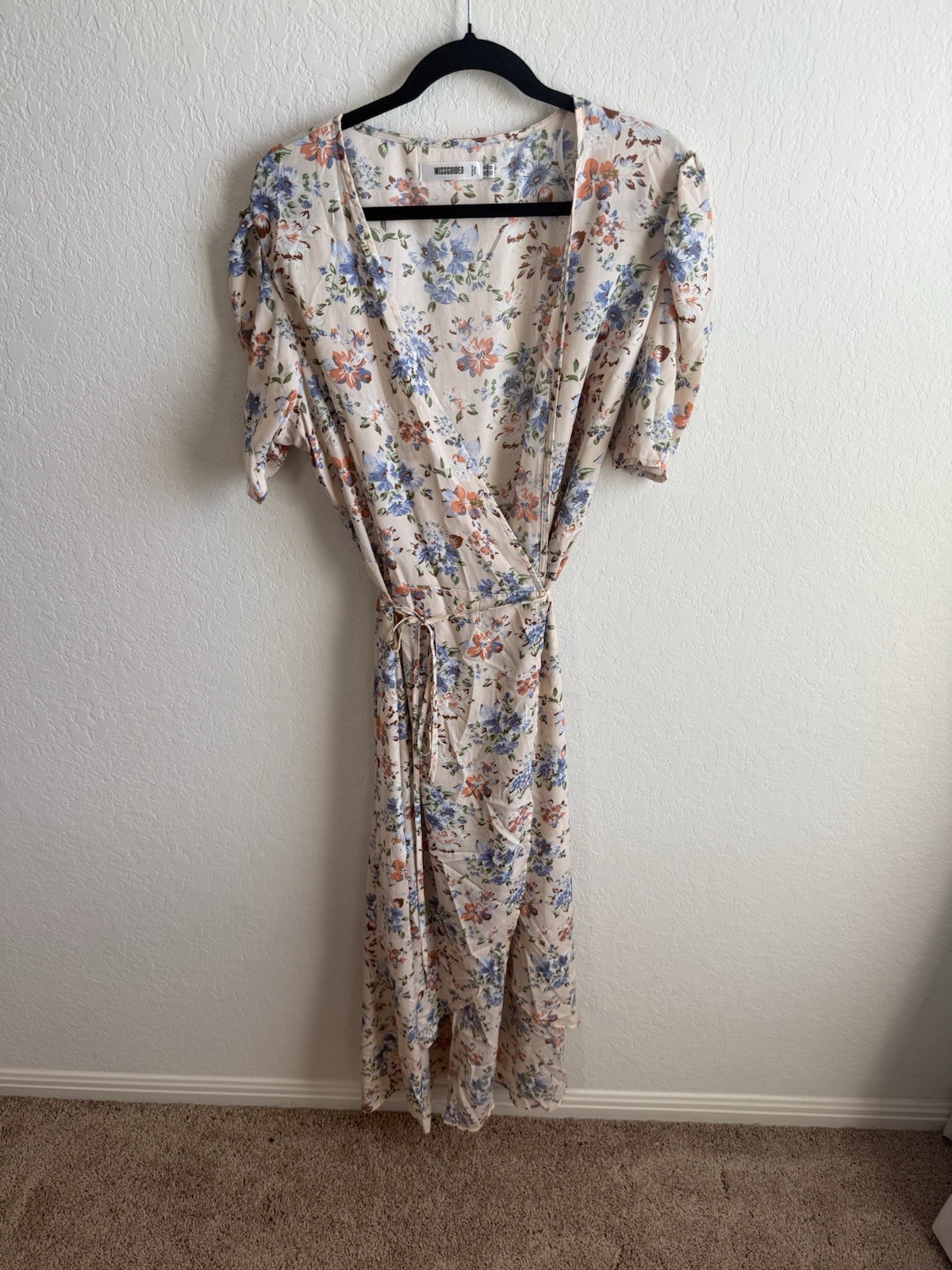 Missguided Beige/Blue Floral Wrap Maxi Dress US 4 V-Neck Short Sleeve Tie