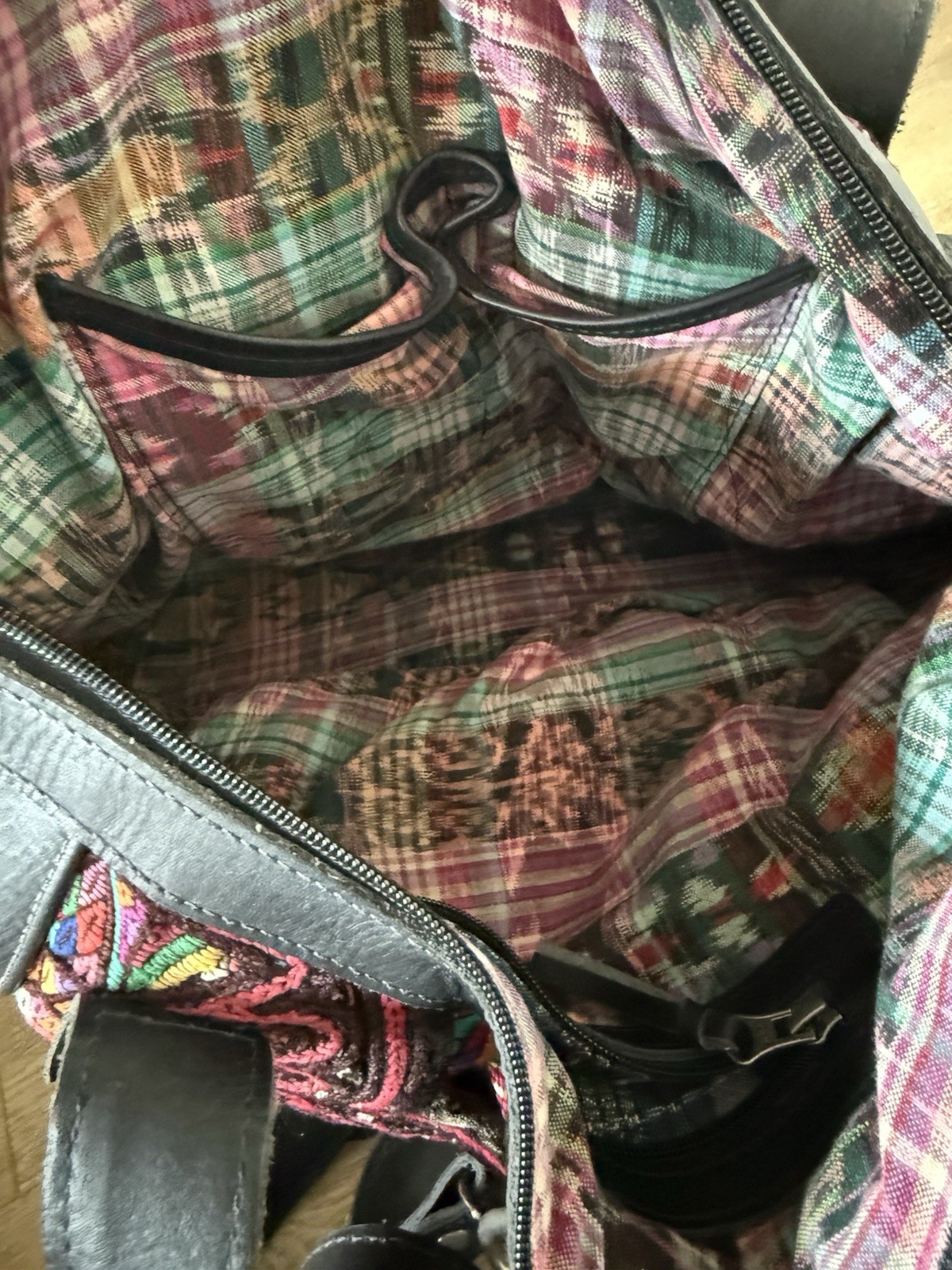 Women’s Black & Multicolor Tote Bag Zip Top Detachable Strap & backpack Pockets