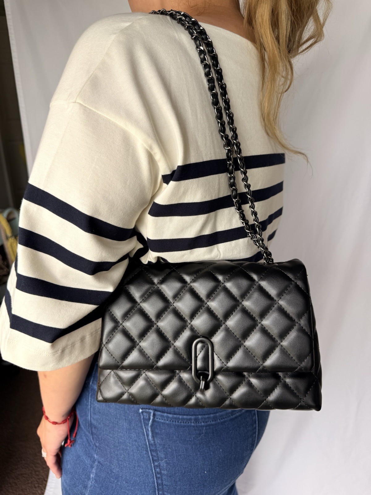Women’s Black Quilted Shoulder Bag Purse Chain Strap Zip Closure Medium