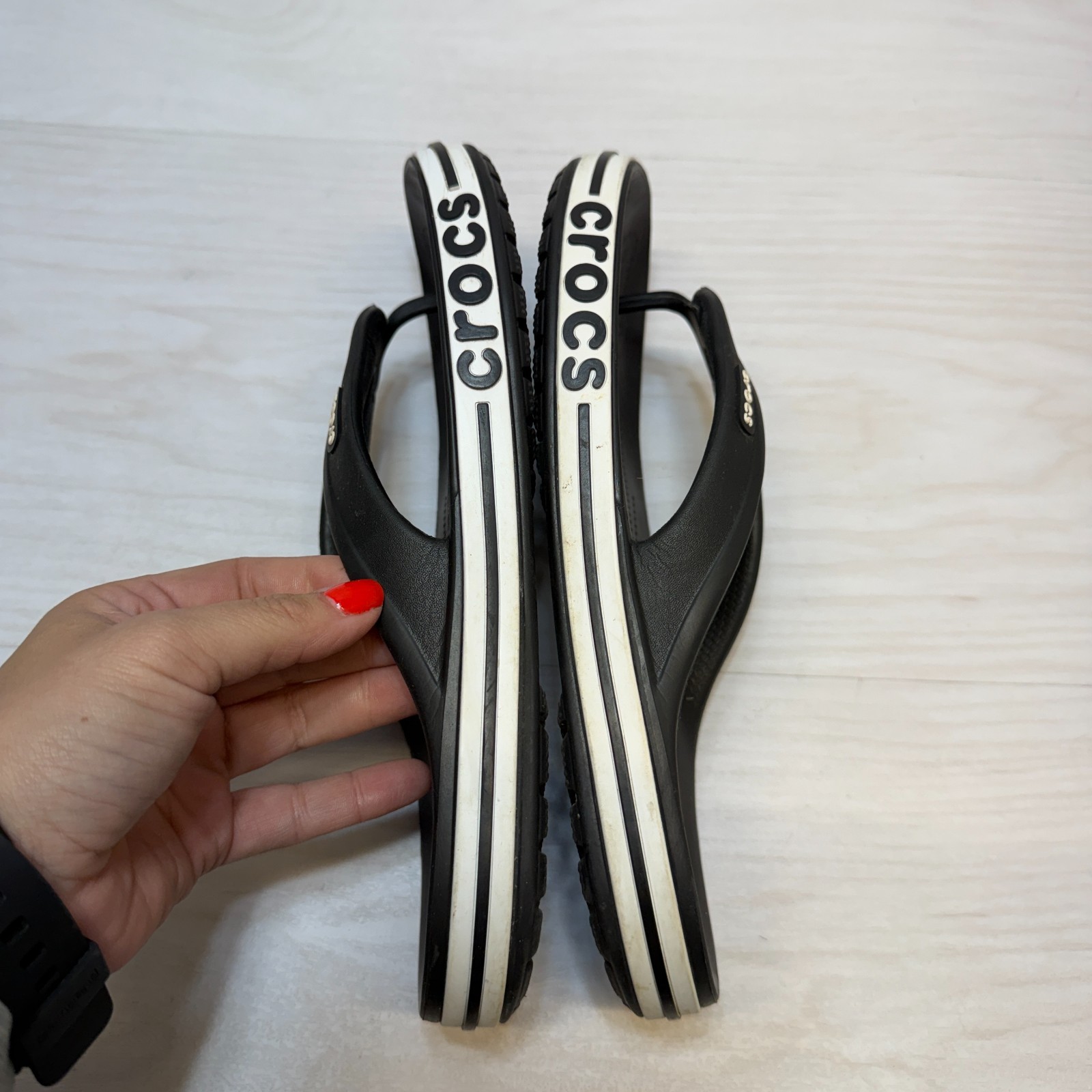 Crocs Bayaband Thong Flip Flops Unisex Size 6M/8W Black Leather Casual Comfort