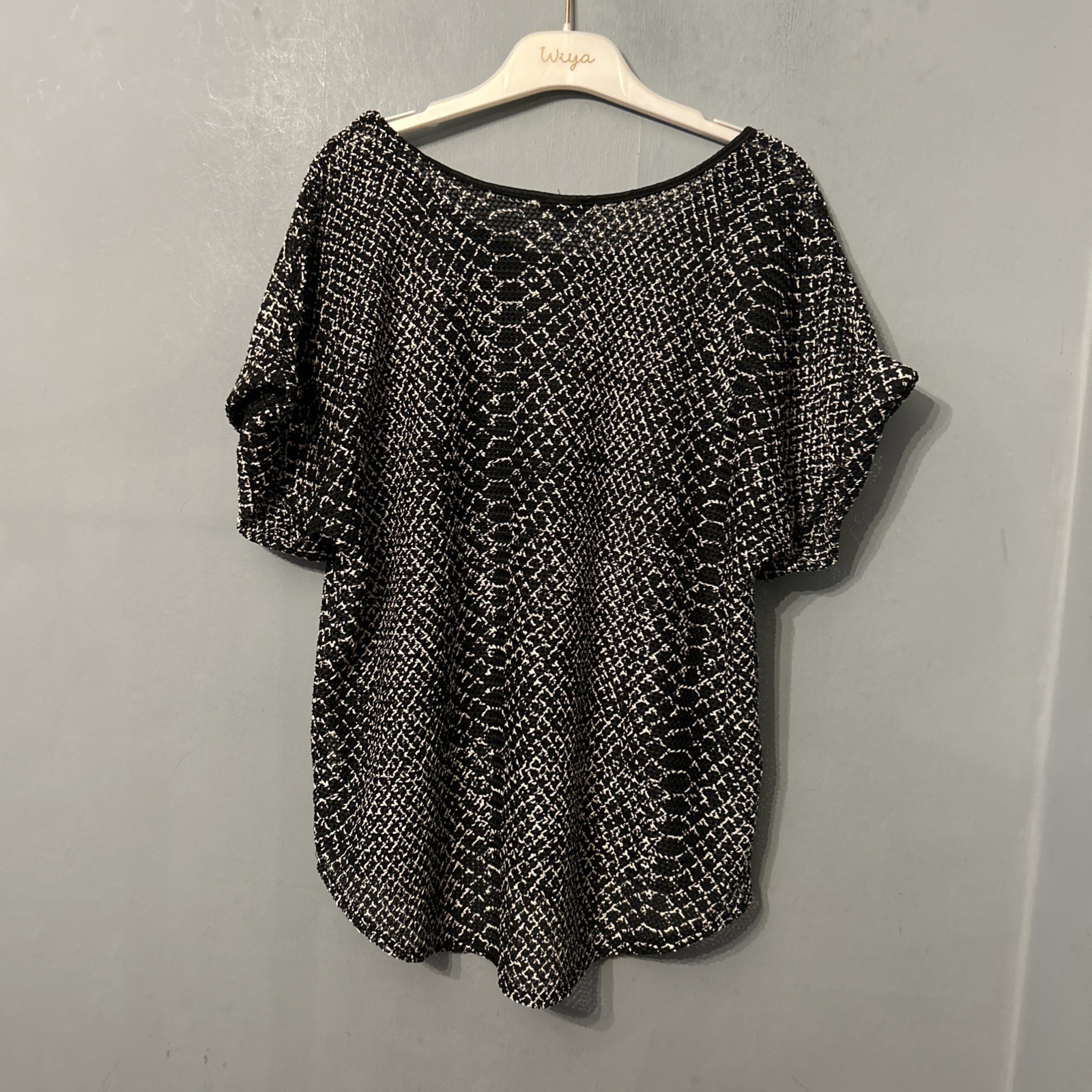 River Island Black White Mesh Knit Top Size 12 Snakeskin Pattern Short Sleeve