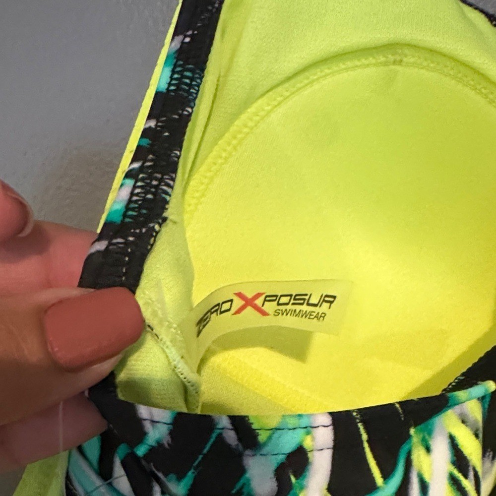 ZeroXposur Women’s Neon Yellow Tank Top