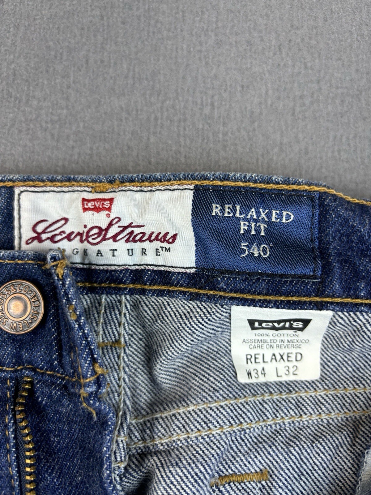 VTG Levi’s 540 Relaxed Fit Jeans Mens 34×32 Blue Denim Brown Tab Hemmed Leg Y2K