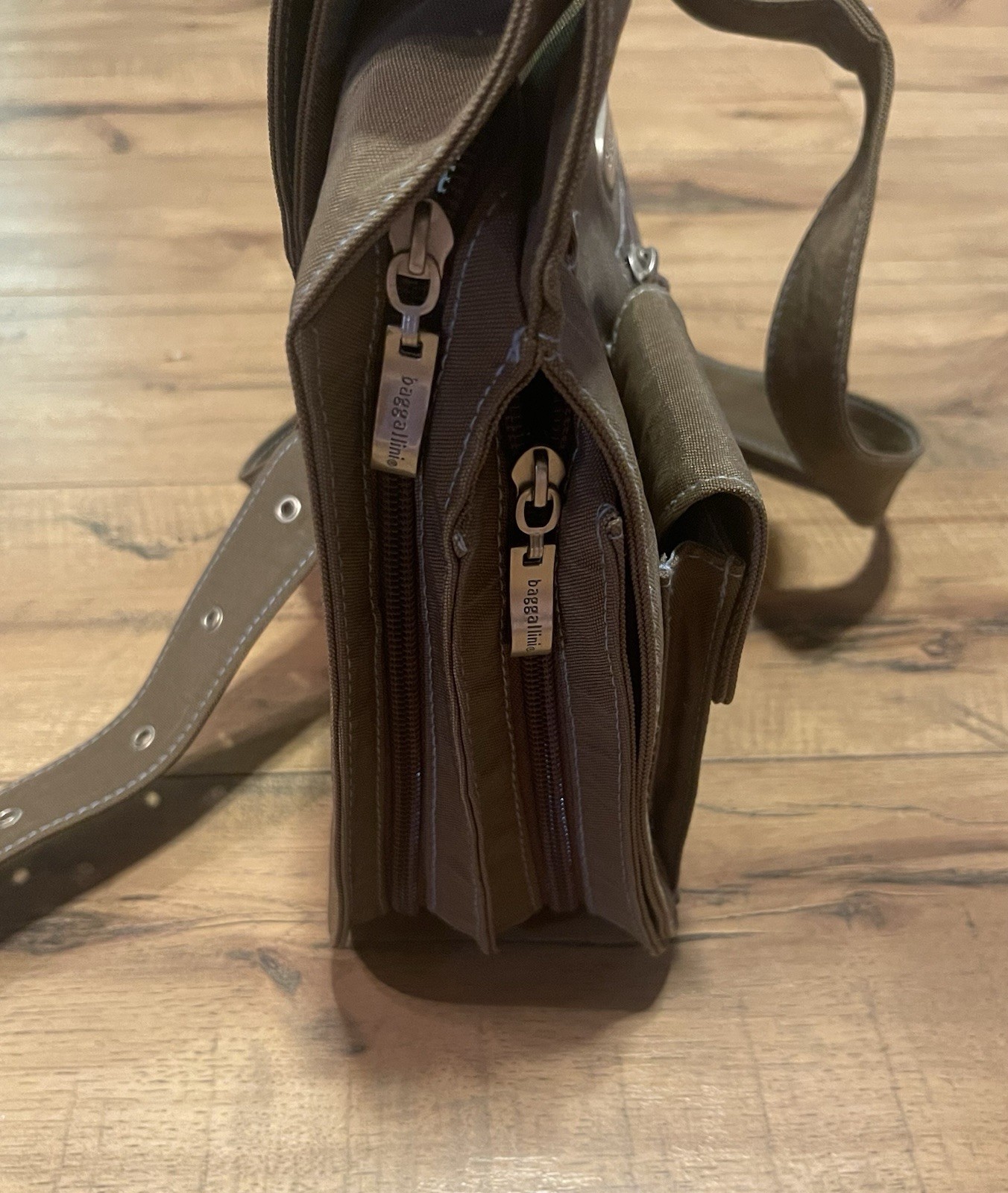 Baggallini Brown Ladies Cross Body Bag Expandable Sides ~ NEW WITHOUT TAGS