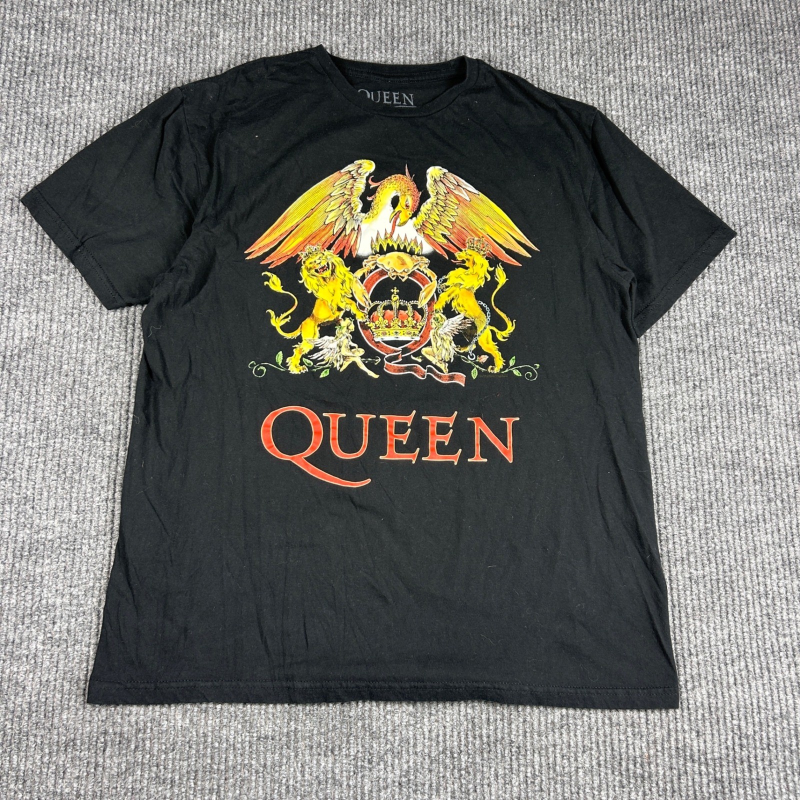 Queen Shirt Men’s L Official Merch Classic Crest Logo Black Graphic